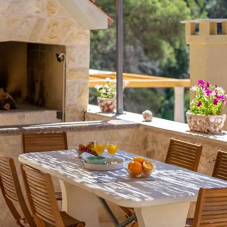 Rustic Luxury Fulmin Villa *