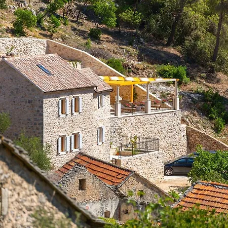 Rustic Luxury Fulmin فيلة