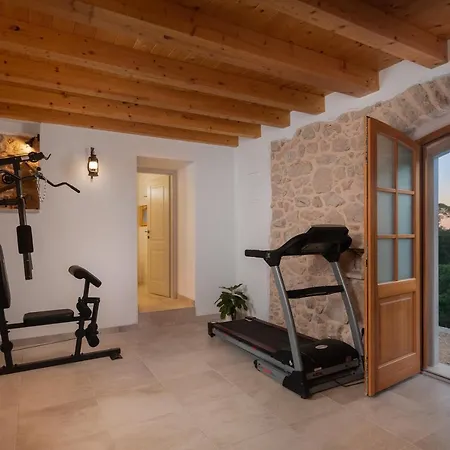 Rustic Luxury Fulmin