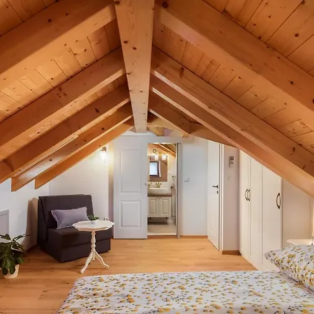 Rustic Luxury Fulmin