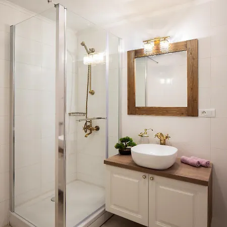 Rustic Luxury Fulmin