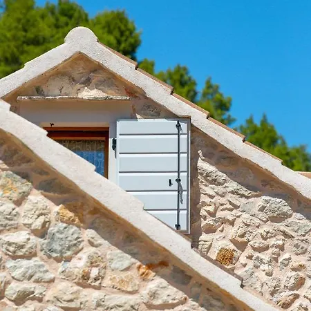 Rustic Luxury Fulmin *