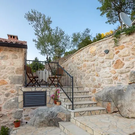 Rustic Luxury Fulmin *