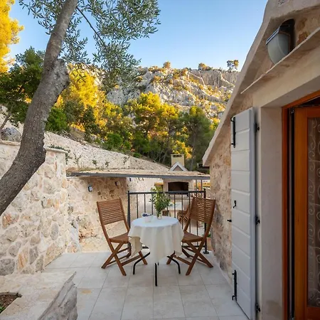 Rustic Luxury Fulmin