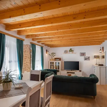 Rustic Luxury Fulmin *