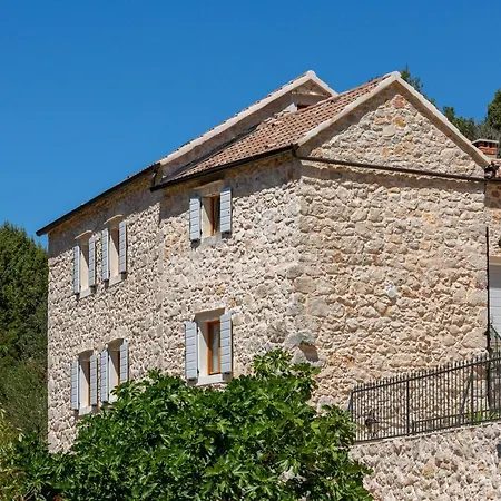 Rustic Luxury Fulmin *