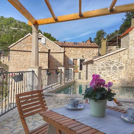 Rustic Luxury Fulmin *