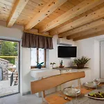 Rustic Luxury Fulmin ヴィラ Malo Grablje