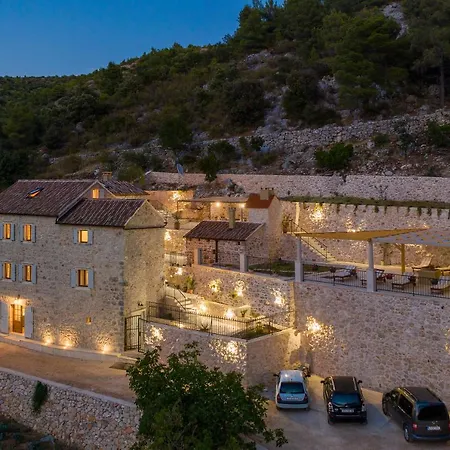 Rustic Luxury Fulmin *