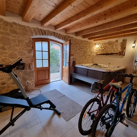 Vila Rustic Luxury Fulmin