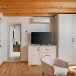 Rustic Luxury Fulmin Βίλα