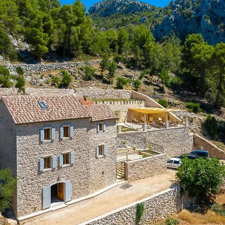 Rustic Luxury Fulmin *