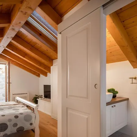 Rustic Luxury Fulmin *