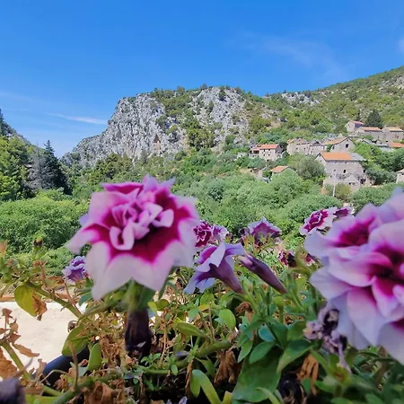 Rustic Luxury Fulmin Willa *